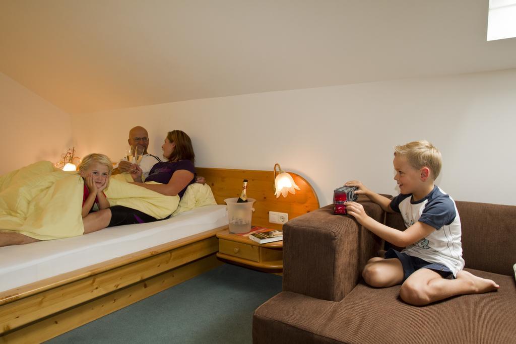 Kinder- Und Familienhotel Nockalm 이너그렘즈 외부 사진
