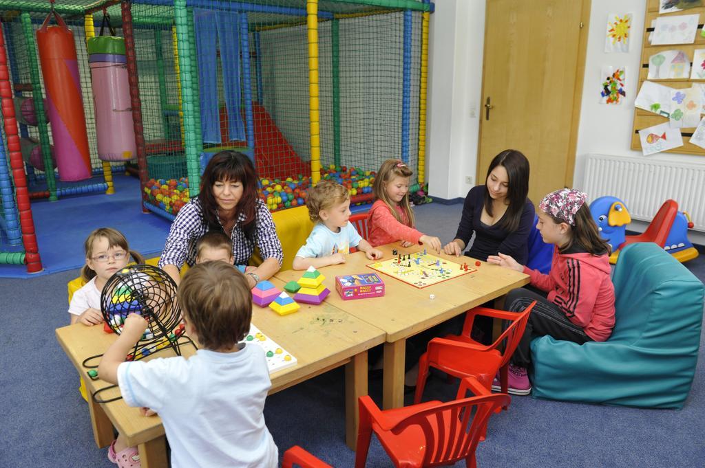 Kinder- Und Familienhotel Nockalm 이너그렘즈 외부 사진