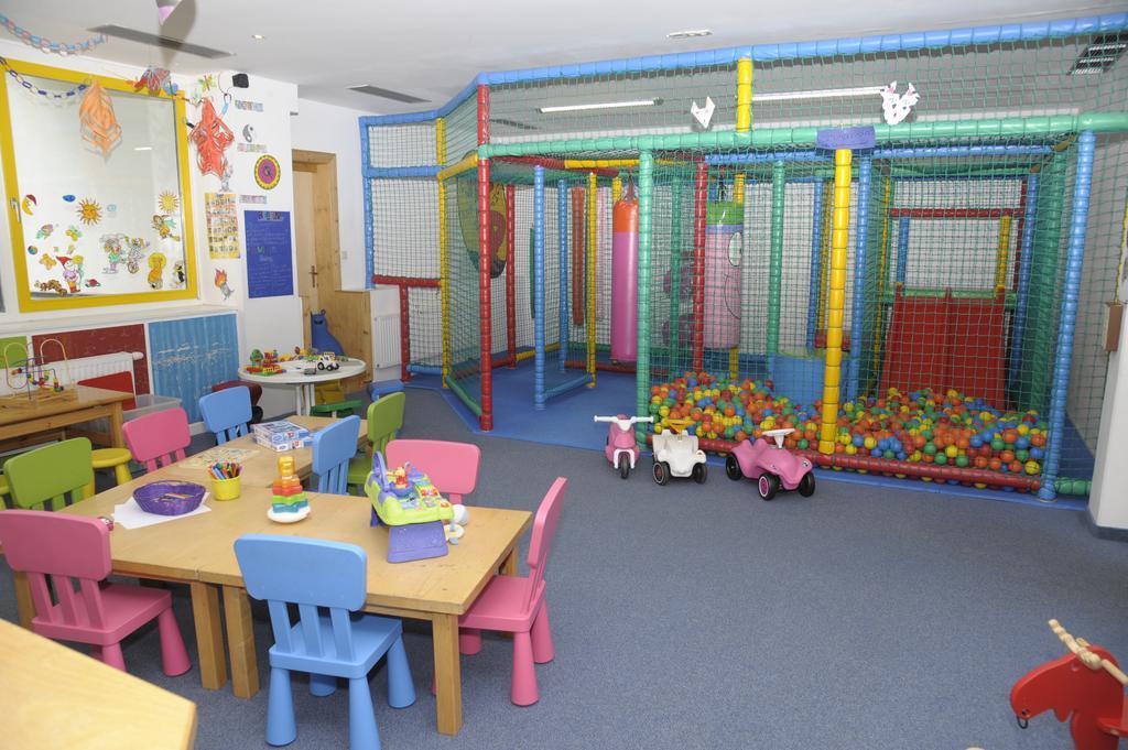 Kinder- Und Familienhotel Nockalm 이너그렘즈 외부 사진