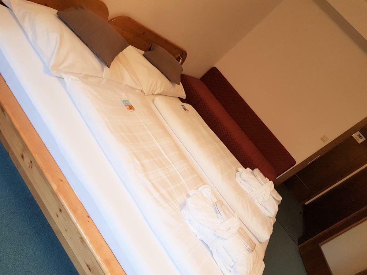 Kinder- Und Familienhotel Nockalm 이너그렘즈 외부 사진