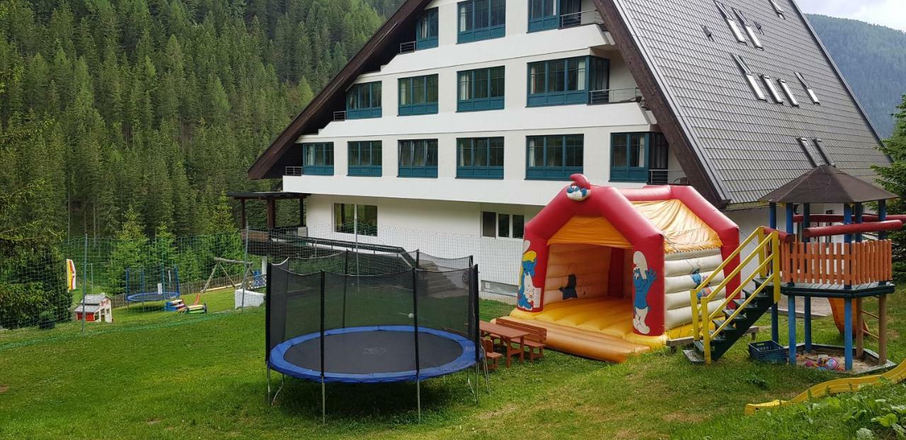 Kinder- Und Familienhotel Nockalm 이너그렘즈 외부 사진
